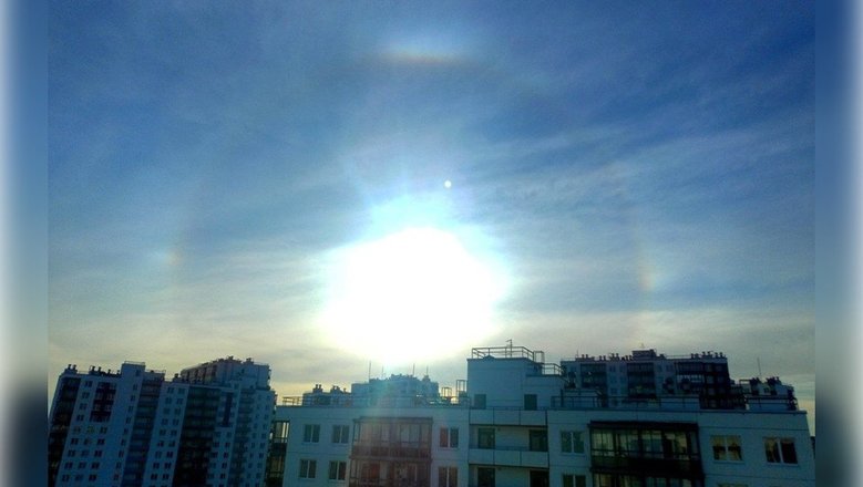 Солнечное гало заметили в небе над Петербургом