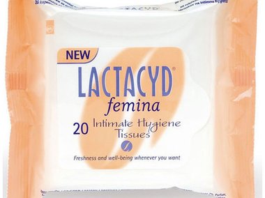 Slide image for gallery: 2933 | Комментарий lady.mail.ru: Влажные салфетки для интимной гигиены Lactacyd Femina, 130 руб./4$