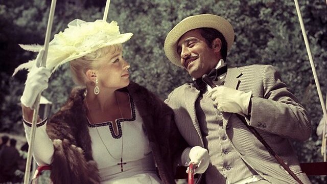 Светлана Светличная и Борис Сичкин в фильме «Новые приключения неуловимых» Светлана Светличная и Борис Сичкин в фильме «Новые приключения неуловимых»
