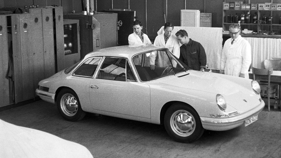 Прототип четырехместного Porsche 695