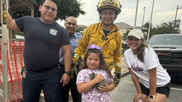 Девочка назвала котенка в честь пожарного, который его спас