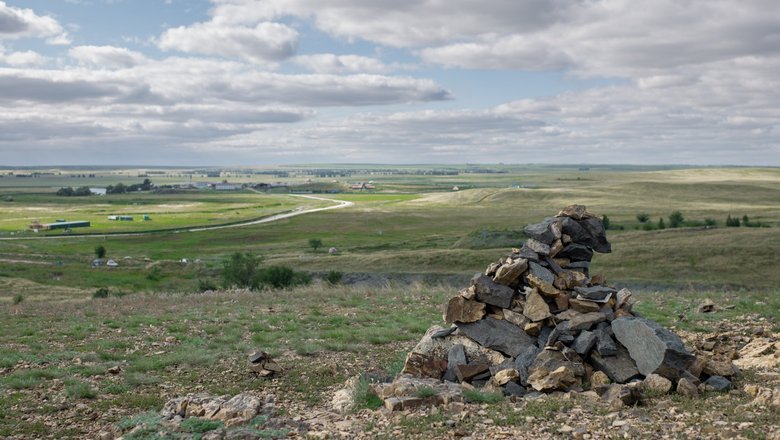 Археологический памятник из камней.