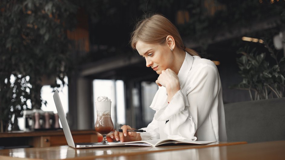 Девушка на работе Девушка на работе