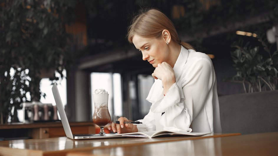 Девушка на работе Девушка на работе