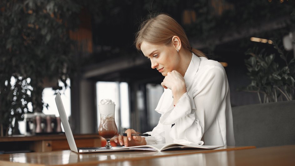Девушка на работе Девушка на работе