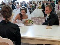 Content image for: 480566 | Белорусские пары отказываются от пышных свадеб