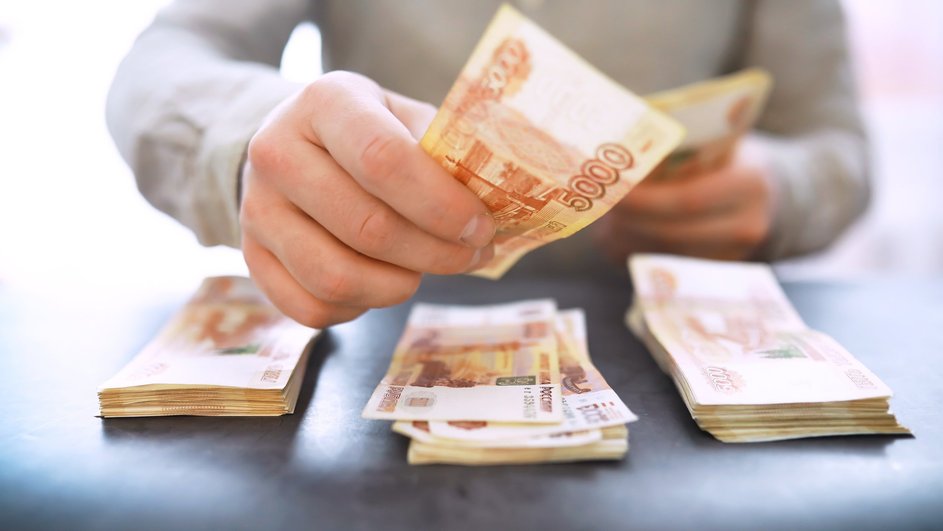 Деньги на столе Деньги на столе