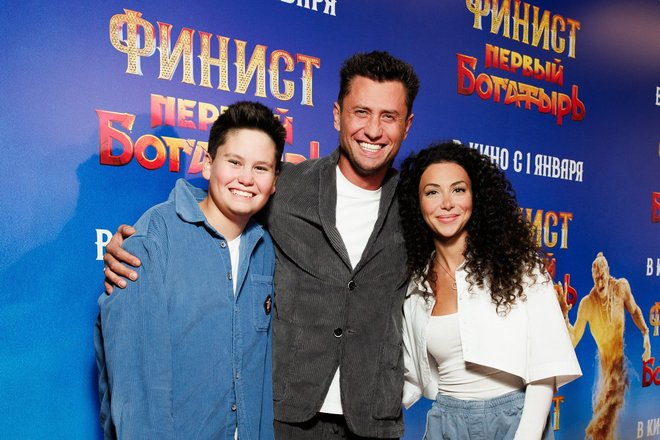 Павел Прилучный с сыном Тимофеем и женой Зепюр Прилучной-Брутян Павел Прилучный с сыном Тимофеем и женой Зепюр Прилучной-Брутян