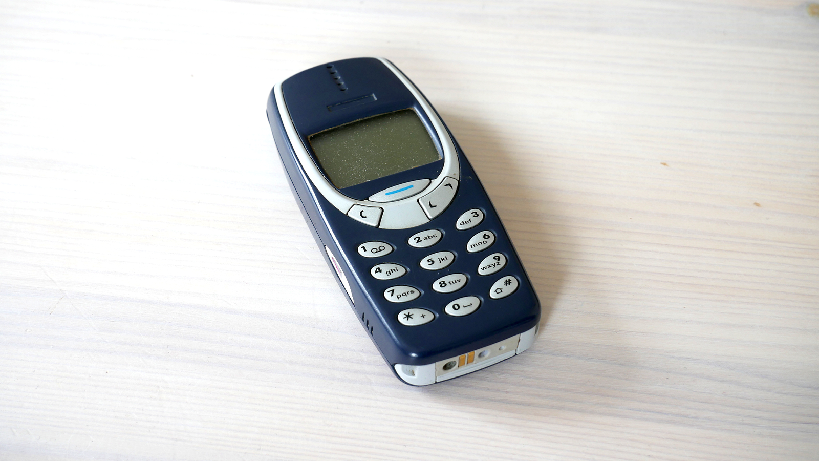 Змейка» и мемы. Как неубиваемый Nokia 3310 превратился в легенду - Hi-Tech  Mail.ru