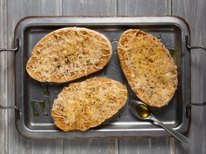 Гренки из батона с сыром в духовке