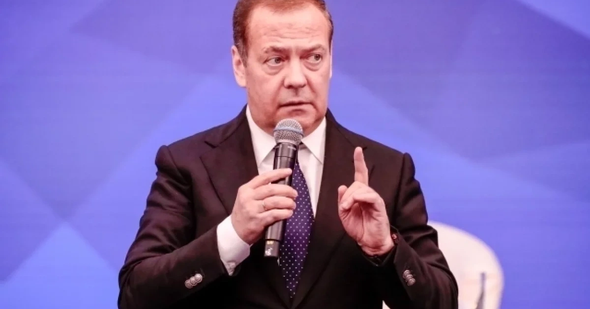 Медведев: буферная зона на Украине завтра может перестать быть буферной