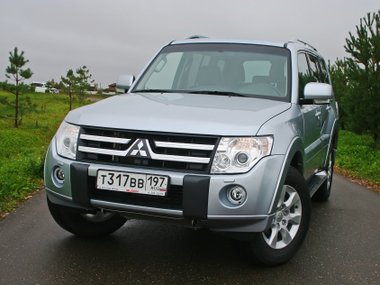 slide image for gallery: 2374 | Mitsubishi Pajero 3.0 V6