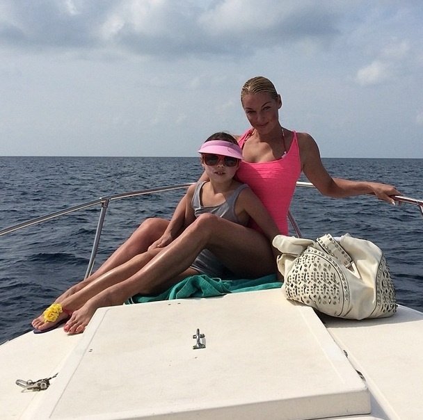 Анастасия Волочкова на яхте с дочерью Ариадной