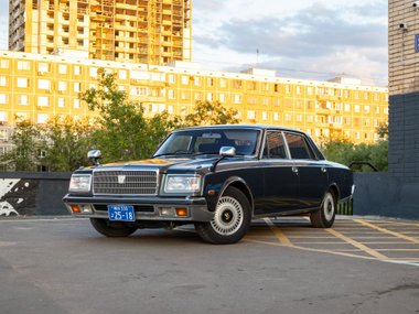 Toyota Century: лимузин для императора