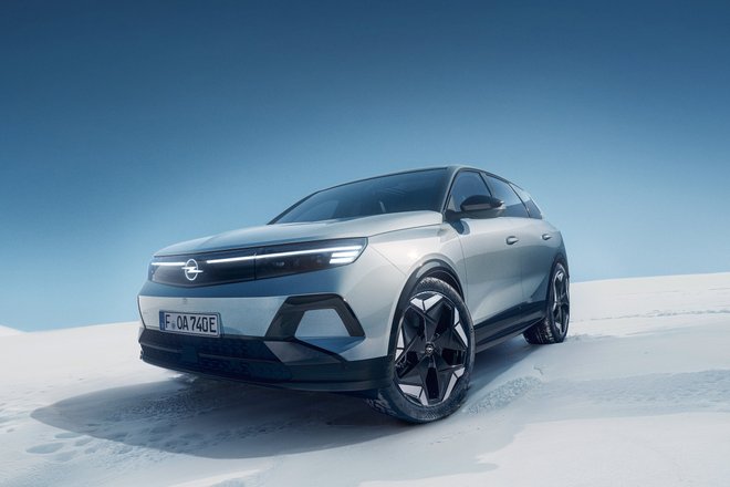 Представлен первый полноприводный электромобиль Opel Grandland Представлен первый полноприводный электромобиль Opel Grandland