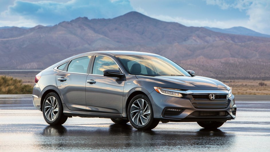 Honda Insight стоит в модельной линейке выше Civic и ниже Accord