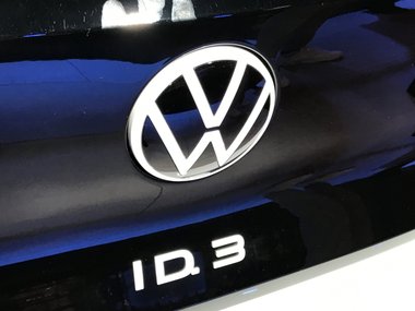 slide image for gallery: 24990 | Volkswagen ID.3