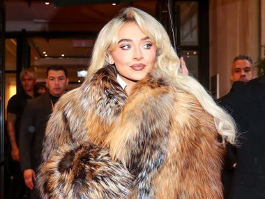 Сабрина Карпентер на Met Gala в 2025 году Сабрина Карпентер на Met Gala в 2025 году