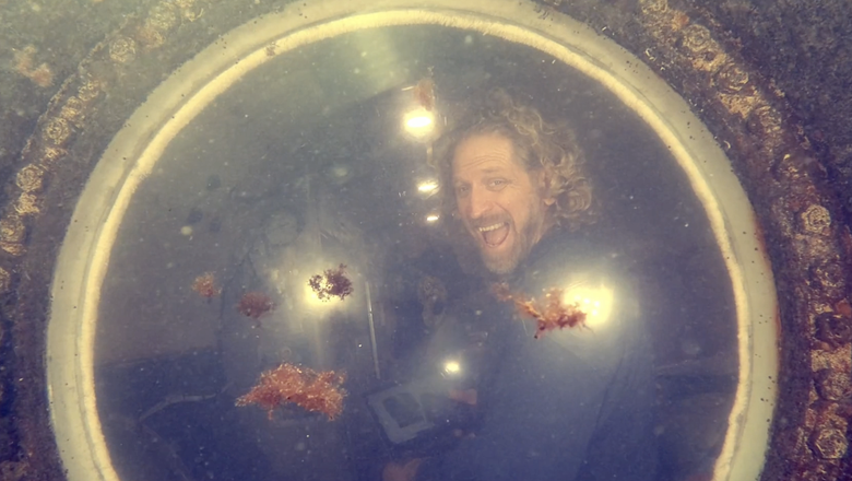 Джозеф Дитури в подводном номере. Фото: YouTube 