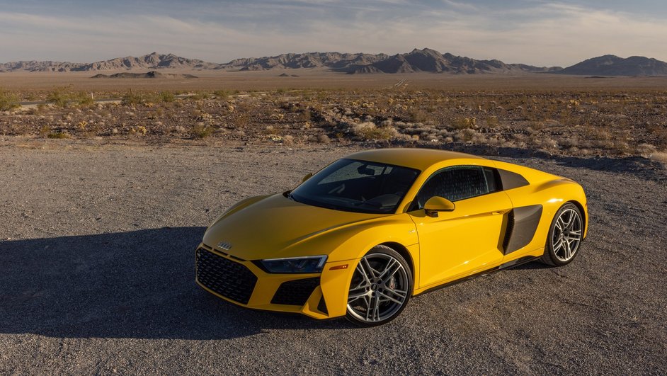 Желтый суперкар Audi R8