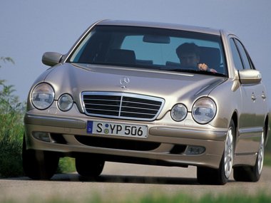 Slide image for gallery: 12995 | Mercedes-Benz W210. Фото: legion-media.ru