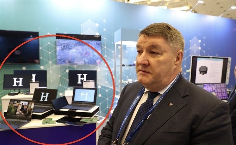 Генеральный директор «Горизонта» Юрий Предко. На заднем плане видны новые ноутбуки. Фото: belta.by