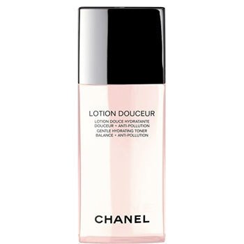 Мягкий увлажняющий лосьон Lotion Douceur, Chanel, 2089 руб.