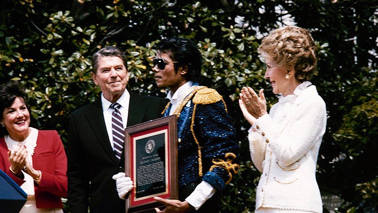 Президент США Рональд Рейган и Майкл Джексон, 1984 год