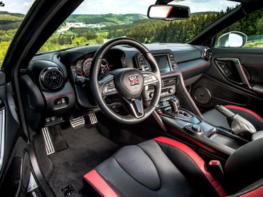 slide image for gallery: 22058 | Nissan GT-R