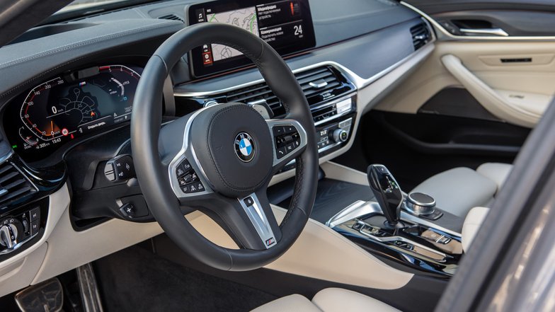 slide image for gallery: 28243 | BMW Series 5