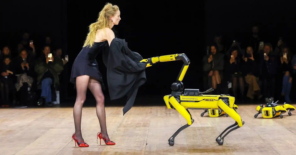 Робопес Boston Dynamics раздел модель на Неделе моды в Париже (видео)
