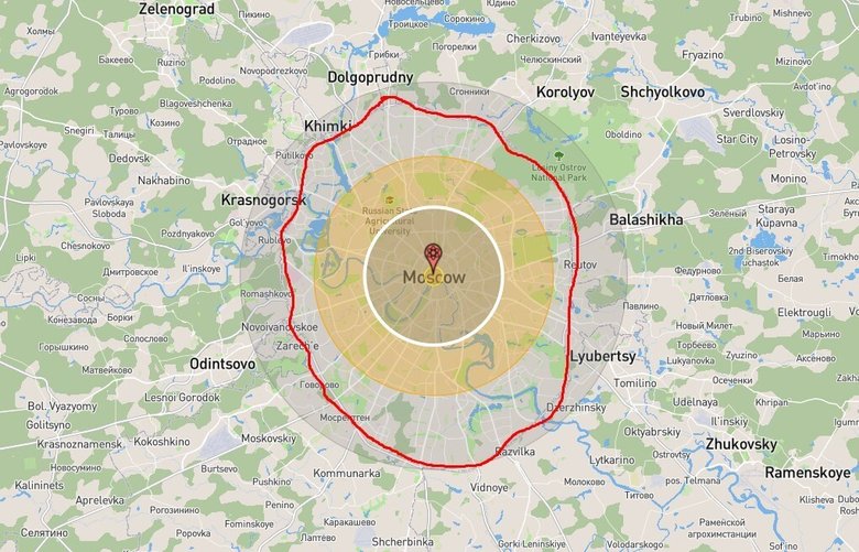 В пределах белого круга находится 155 кв. км зона поражения. Красным отмечен МКАД. Фото: nuclearsecrecy.com