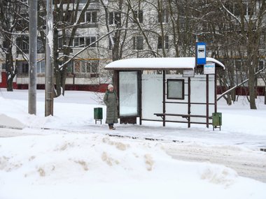 Серия мощных циклонов, которые принесли в Москву сильнейшие за последние полвека снегопады, а также острый дефицит свободных парковочных мест во дворах, простимулировала активность на рынке машино-мест