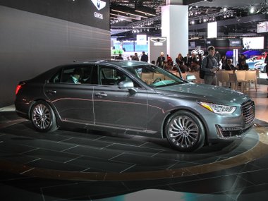 slide image for gallery: 19755 | Hyundai Genesis G90