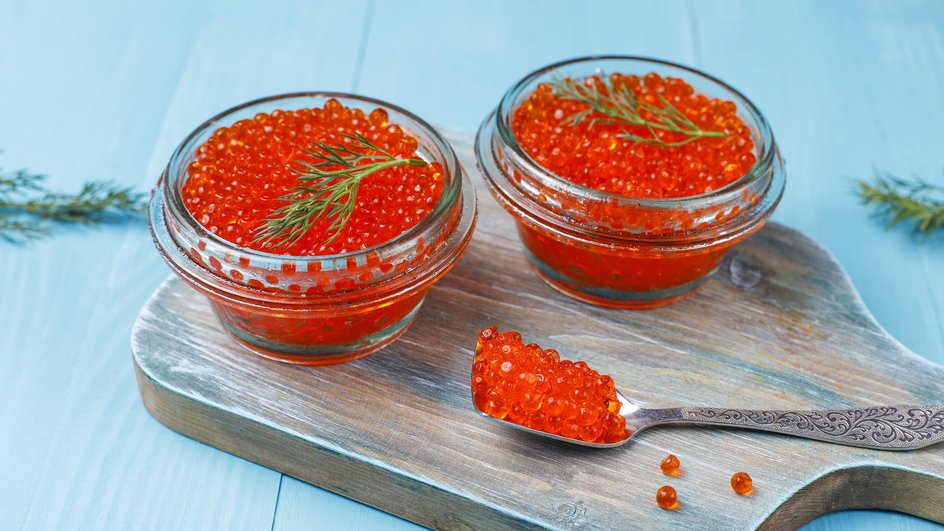 Две банки с икрой Две банки с икрой