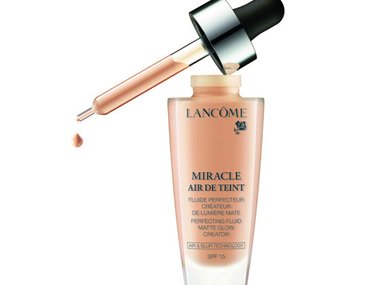 Slide image for gallery: 3832 | Тональный флюид Miracle Air de Teint, Lancôme, 2360 руб./$63