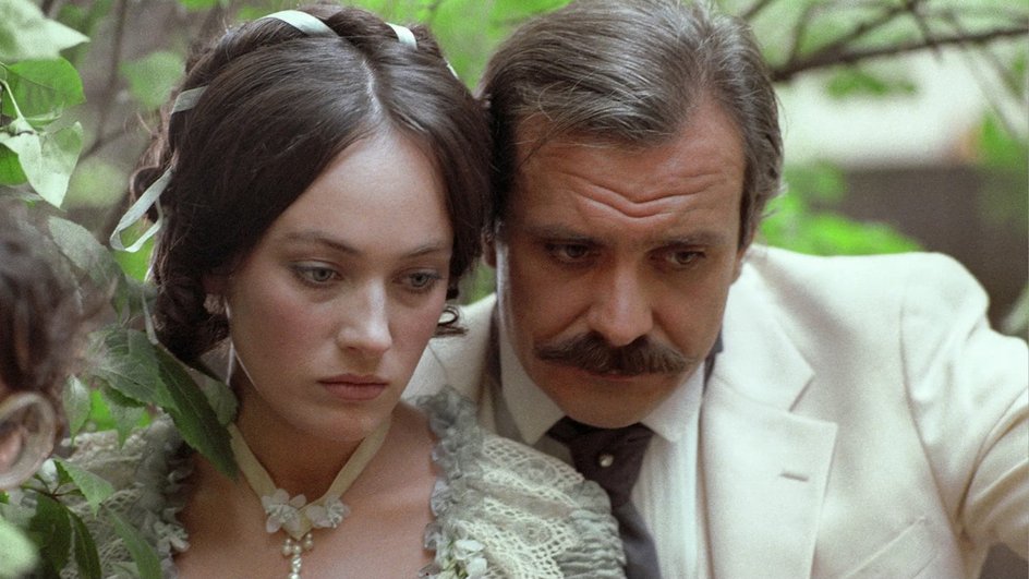 Лариса Гузеева и Никита Михалков в фильме «Жестокий романс». Лариса Гузеева и Никита Михалков в фильме «Жестокий романс».