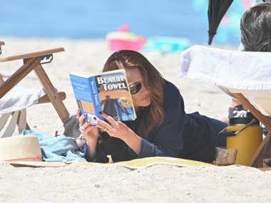 Джулия Робертс на пляже в Нью-Йорке