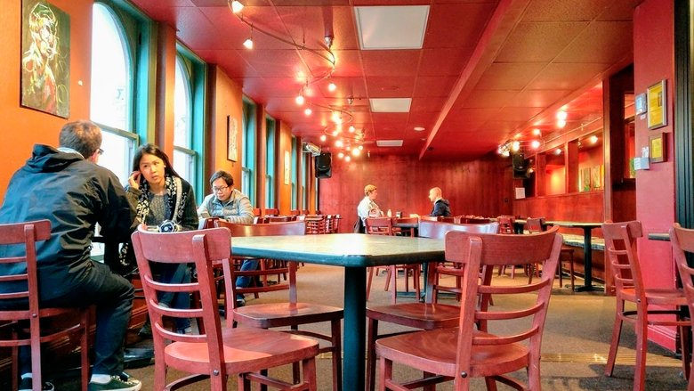 В Red Rock Cafe и сейчас работает много стартаперов. Возможно, кто-то из них пишет «второй WhatsApp». Фото: Laptopfriendly