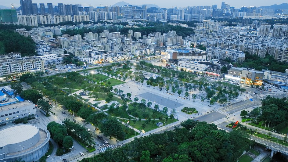 Вид сверху на обновленную парковую зону Regeneration Of Vitality — Shenzhen Guanlan Riverside Plaza