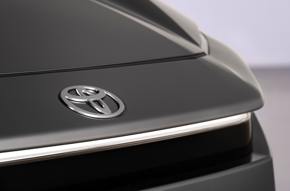 Toyota увеличит число электрокаров до 15 за два года Toyota увеличит число электрокаров до 15 за два года