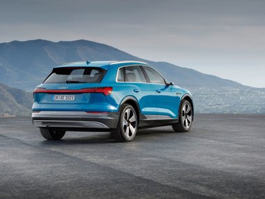 slide image for gallery: 26118 | Audi e-tron