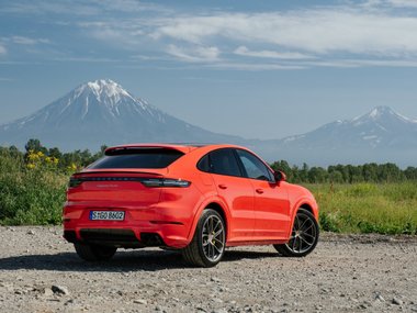 slide image for gallery: 25967 | Porsche Cayenne Coupe