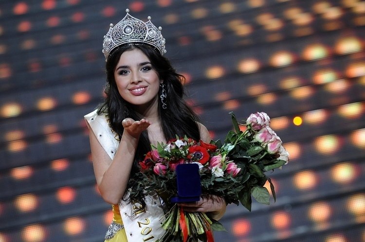 Победительница конкурса "Мисс Россия-2013" Эльмира Абдразакова на церемонии награждения в "Барвиха Luxury Village".