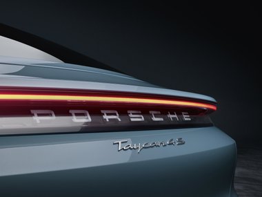 slide image for gallery: 25130 | Porsche Taycan 4S