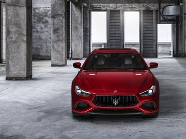 slide image for gallery: 26399 | Maserati Ghibli