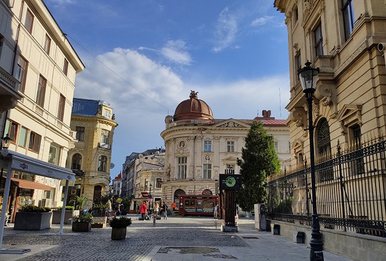 Старый город в Бухаресте излишне коммерциализирован, поэтому гулять здесь не очень приятно, зато он может похвастаться зданиями начала века в османском стиле.
Фото: предоставлено героем материала