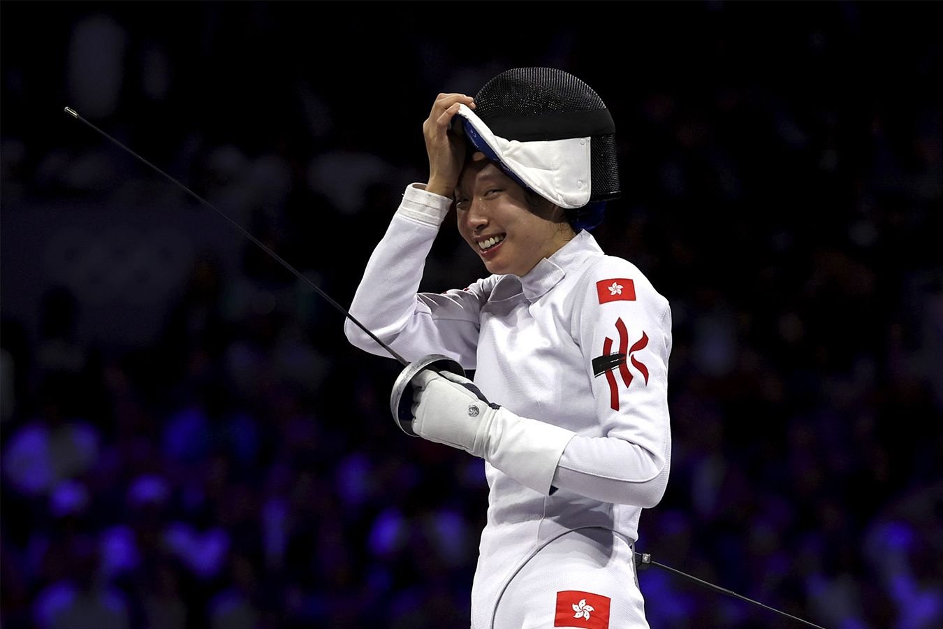 Фехтовальщица из Гонконга совершила подвиг в финале. Теперь ее завалят деньгами
