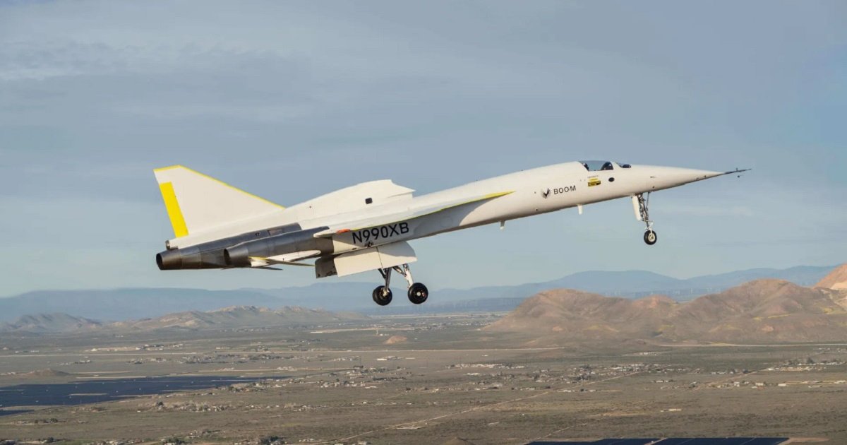 Видео дня: сверхзвуковой самолет нового поколения XB-1 совершил первый полет