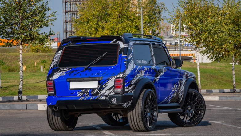 slide image for gallery: 27410 | Автомобиль класса люкс из обычной «Нивы» 09